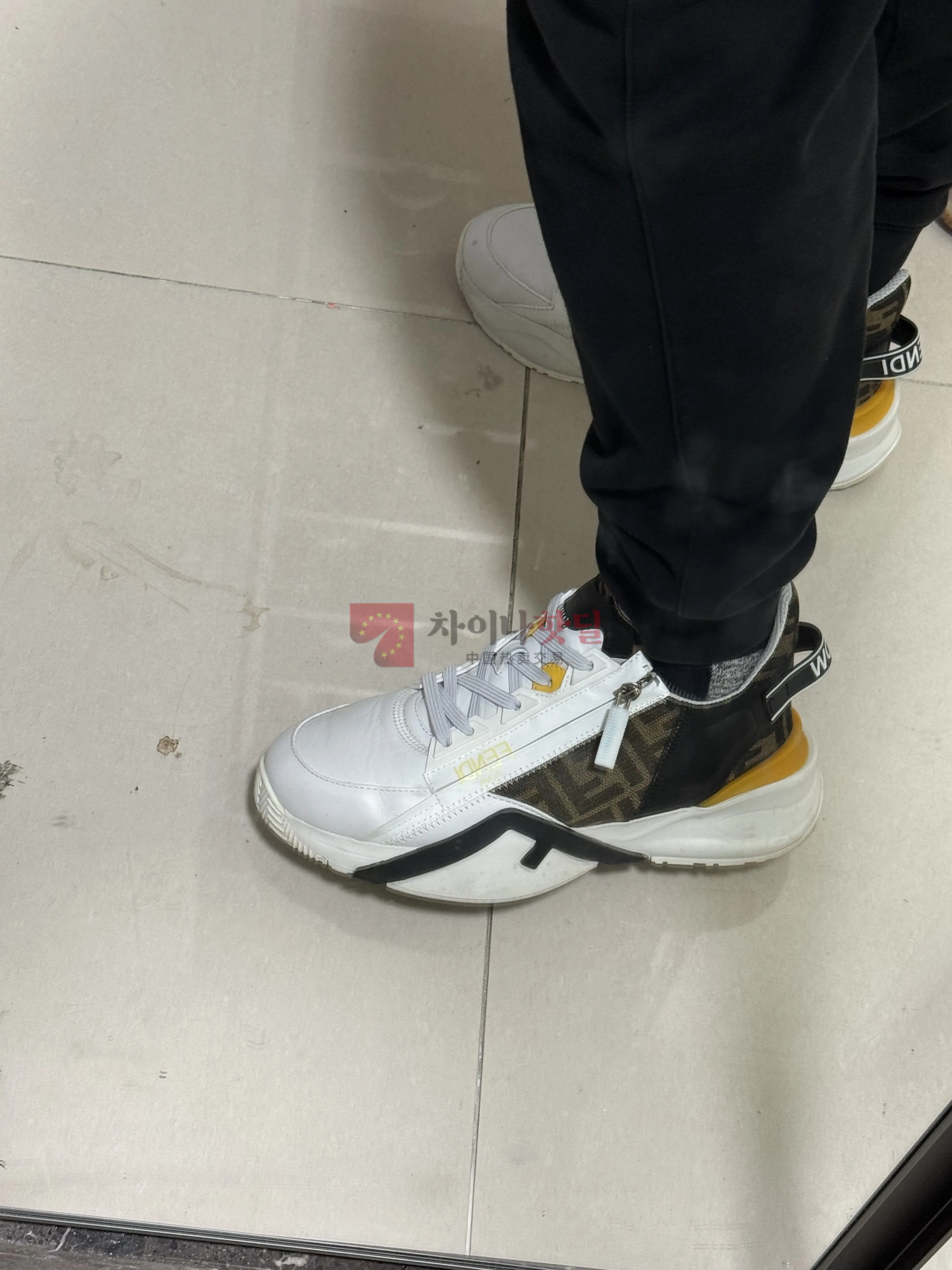 TB스토어 팬디 스니커즈 
